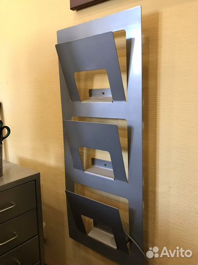 Полка настенная для бумаг в офис