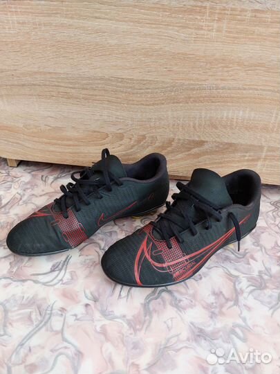 Футбольные бутсы nike