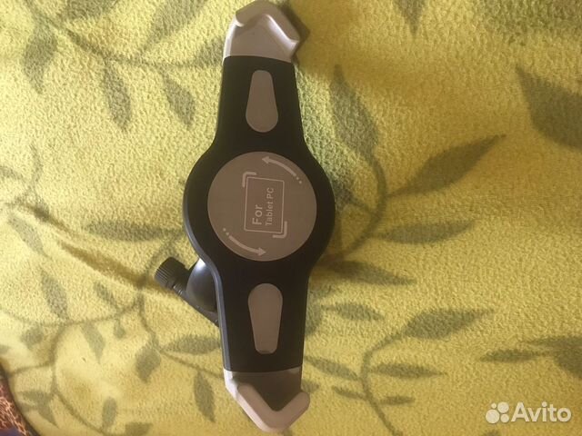 Держатель для планшета в авто