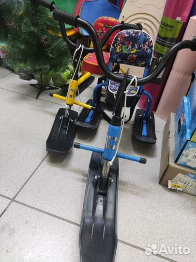 Детский снегокат с ручкой