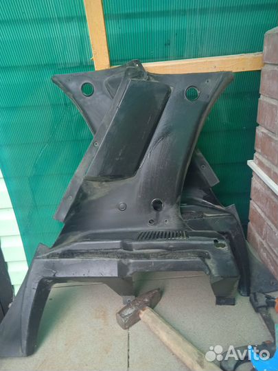 Опоры полки багажника