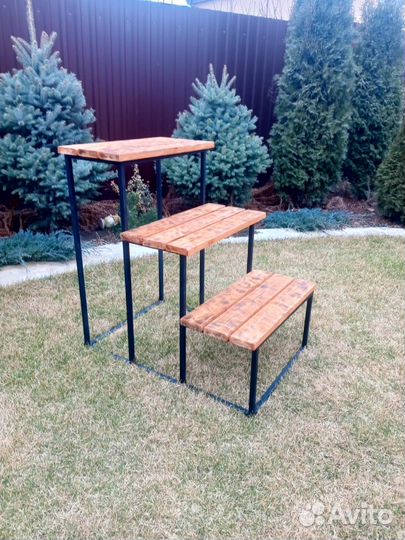 Садовая подставка для цветов