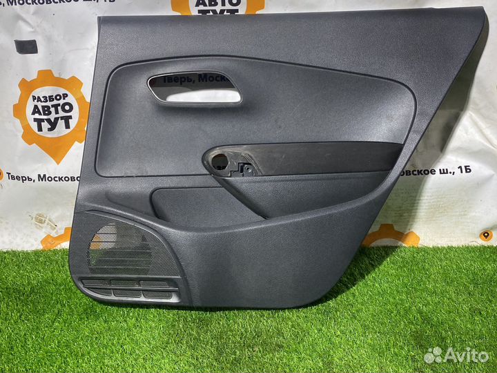 Обшивка заlней правой двери Volkswagen Polo