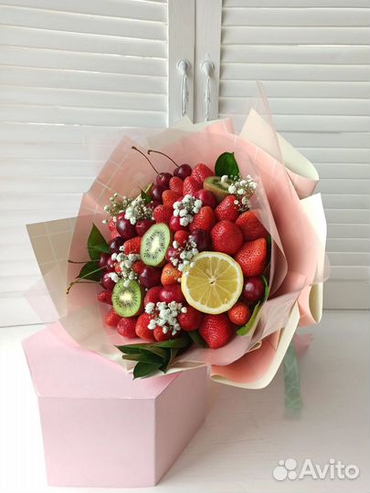Клубничный букет