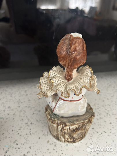 Фарфоровая статуэтка