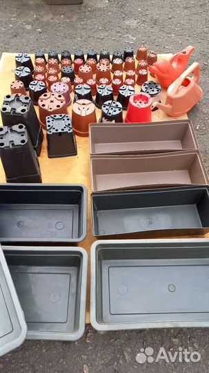 Горшки,ящички и леечки для цветов б.у