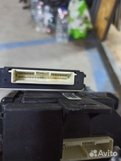 Блок управления регулировкой фар Lexus LX 570