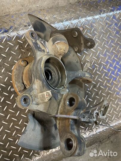 Кулаки передние Toyota Camry 50 2.5