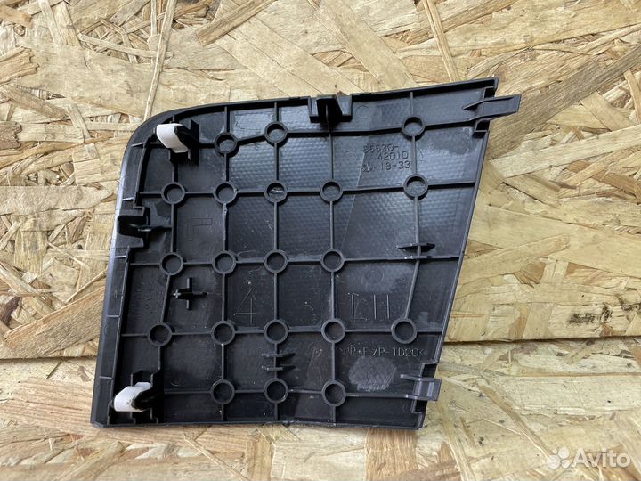 Решетка под динамик левая Toyota RAV 4 40