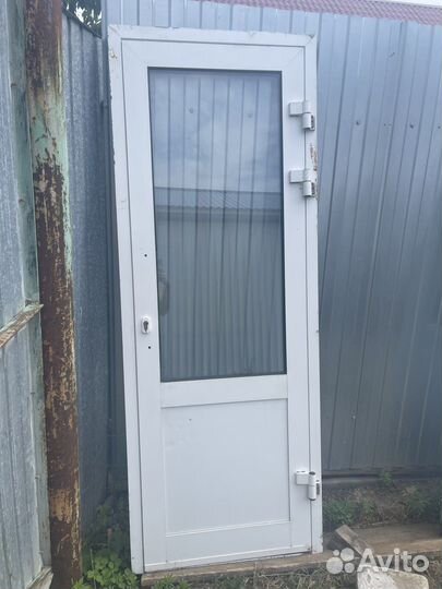 Дверь пластиковая входная
