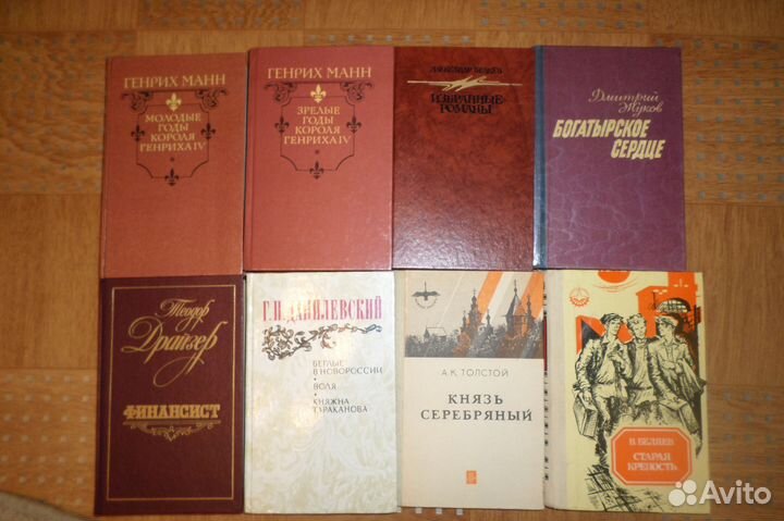 Много книг с фото