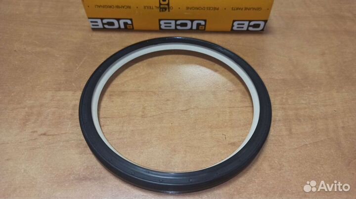 Сальник коленвала задний JCB 3CX,4CX: 320/03029