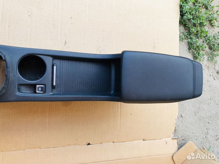 Подлокотник Opel Astra J 2010-2017