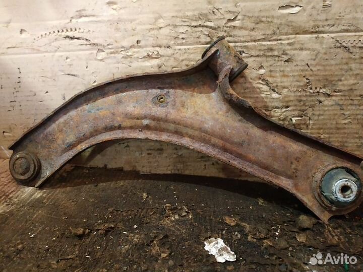 Рычаг передний правый Nissan Tiida