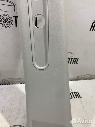 Обшивка центральной стойки левая Nissan Terrano