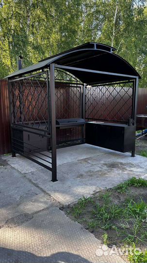 Мангал с крышей