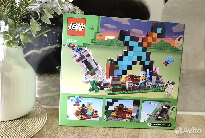 Конструктор lego Minecraft 21244