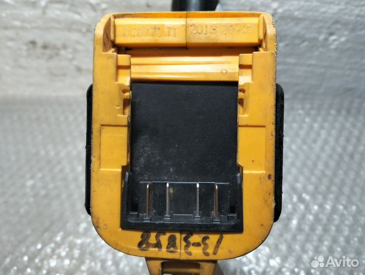 Dewalt DCD771 - Шуруповерт Б/У