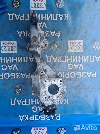 Кронштейн генератора. Фольксваген Тигуан