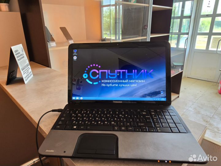 Ноутбук Toshiba. SSD 256, 4 Гб озу, Новый АКБ