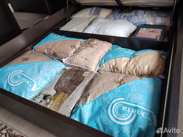 Коллекция подушек, что-то по 2, а что-то и по 1 шт