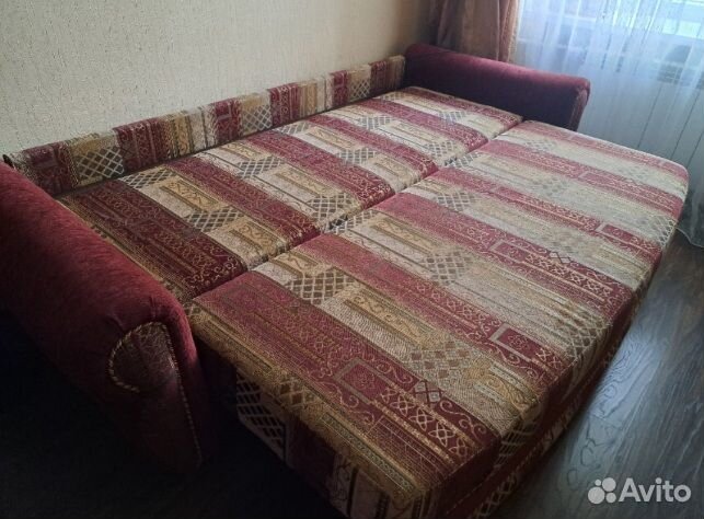 Диван б/у + пуф