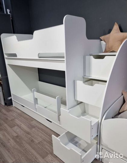 Двухъярусная кровать