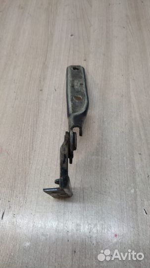 Б/У Петля капота левая VW#003