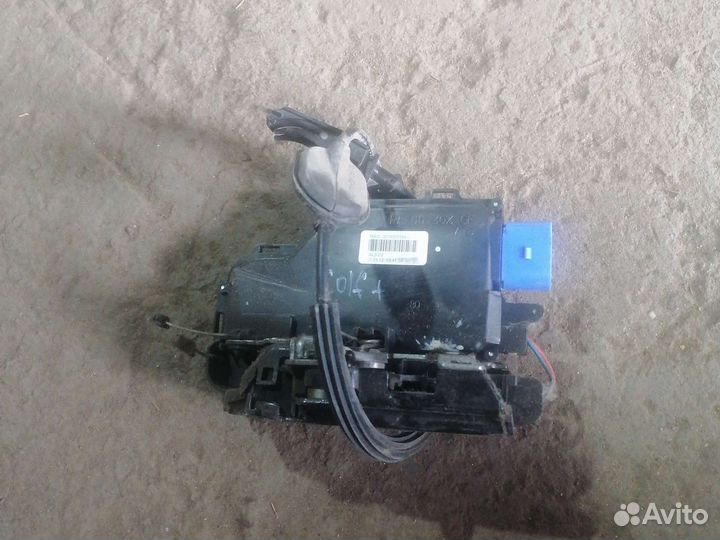 Volkswagen Golf Plus Замок двери передней правой