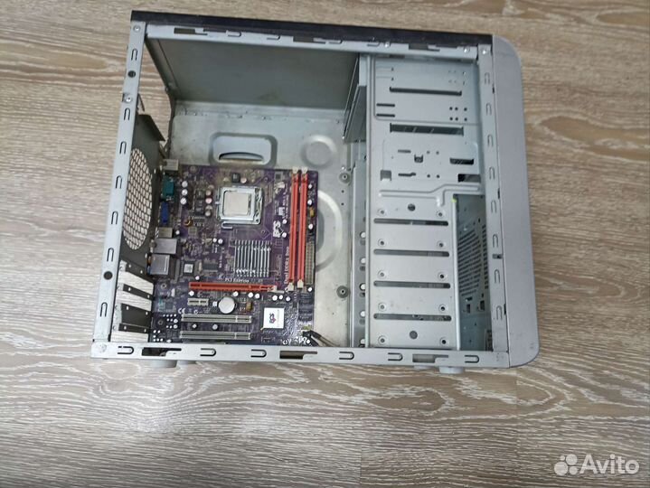 Материнская плата 775