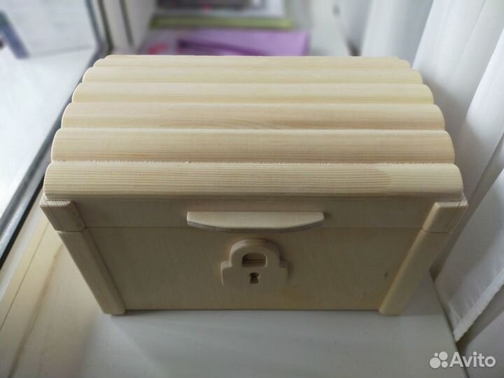 Сундук из натурального дерева