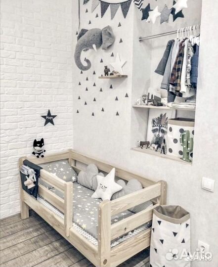 Детская классическая кровать из массива