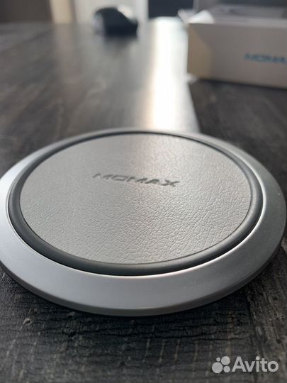 Беспроводное зарядное устройство Momax