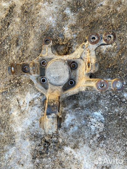 Кулак задний правый Kia Sportage 3 2WD