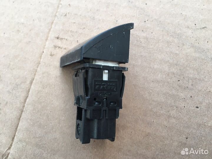 Кнопка центрального замка Peugeot 307 (2974)