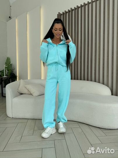 Спортивный костюм женский со стразами