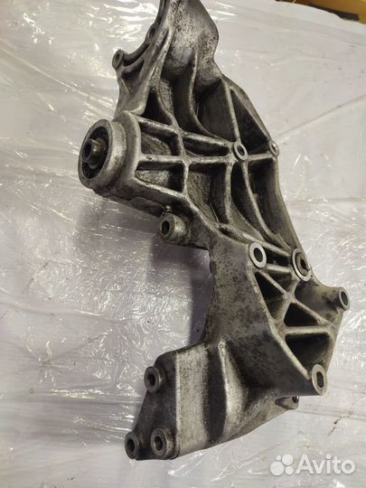 Кронштейн генератора Volkswagen Passat B5