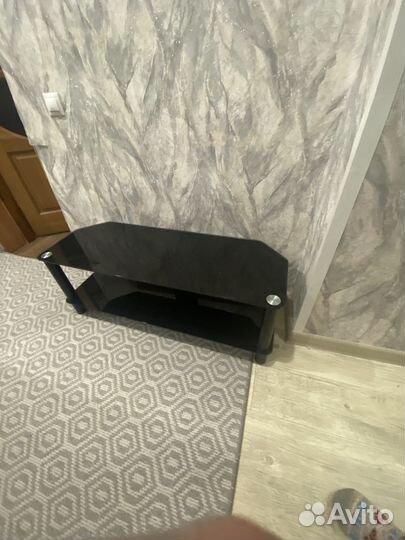 Стеклянная тумба под тв