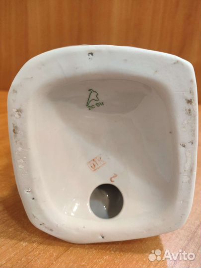 Статуэтка фарфоровая 