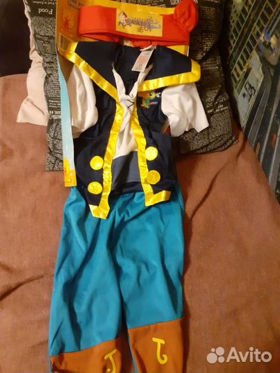 Новогодний костюм (из Испании, новый) на 3-4 года