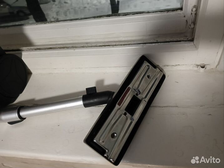 Пылесос Rolsen 1400w