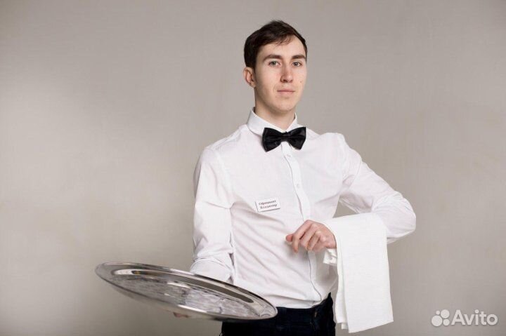 Официант столовой школы №5