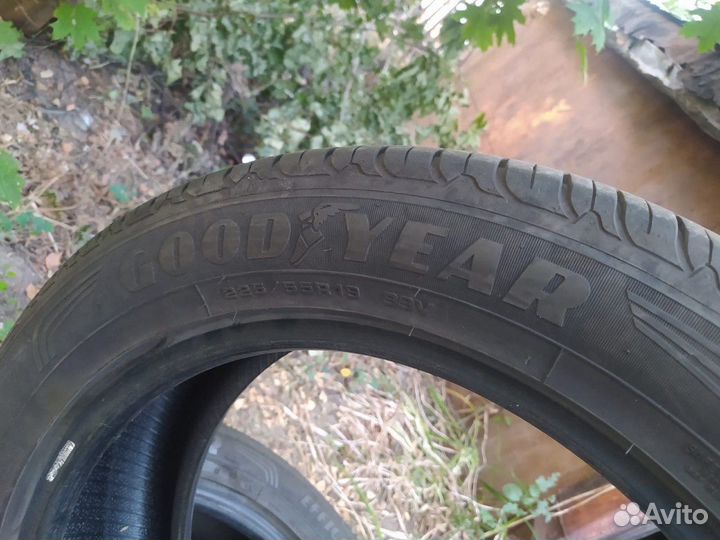 Goodyear 225/55r19