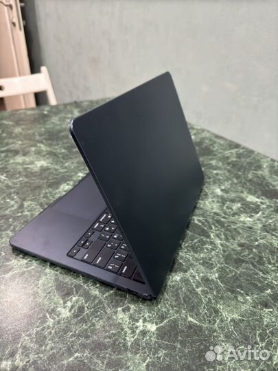 Macbook Air 13 M2 256/8/ 16 циклов заряда