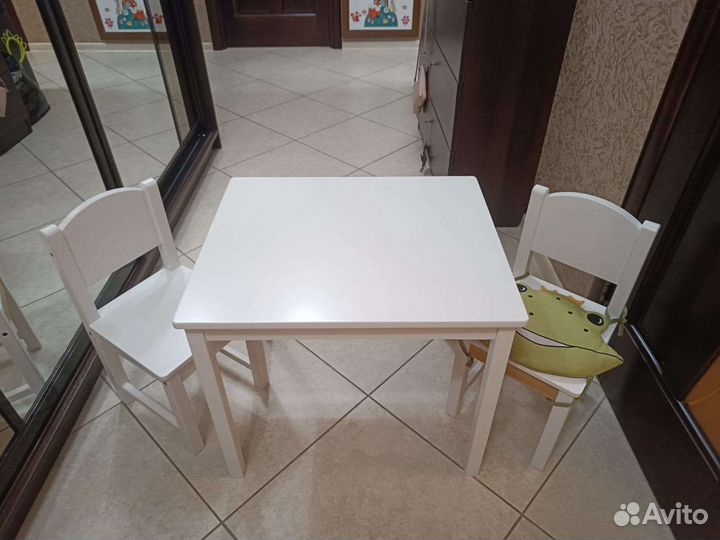 Стол детский и 2 стула IKEA