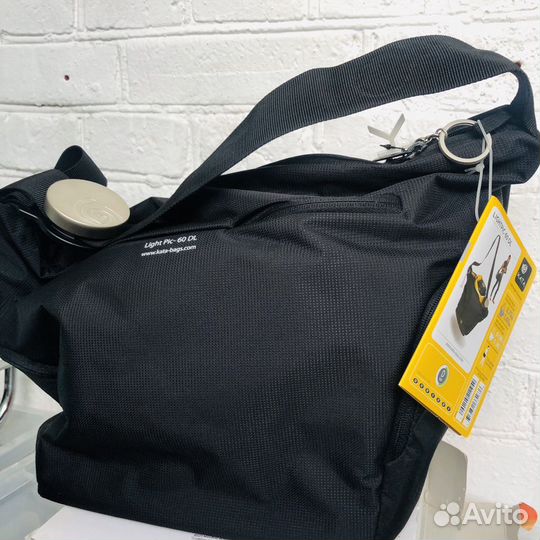 Сумка женская чёрная с брелком и вкладышем для фот