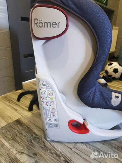 Автомобильное кресло