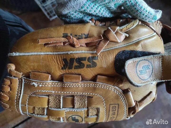 Бейсбольная перчатка