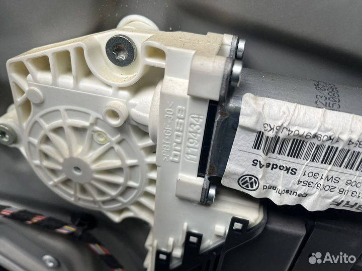 Стеклоподъемник Skoda octavia A5 задний передний