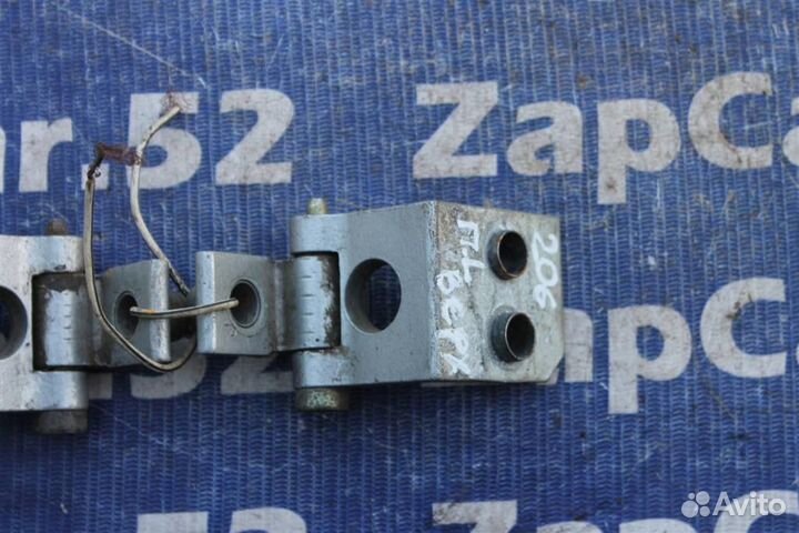 Петля двери передней левой Пежо 206